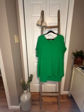 Chic Soul Bright Green V-Neck Peplum Tunic Top